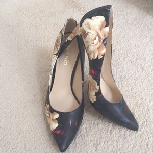 Nine West “Tatiana” Floral Print Pump! Sz: 7-1/2